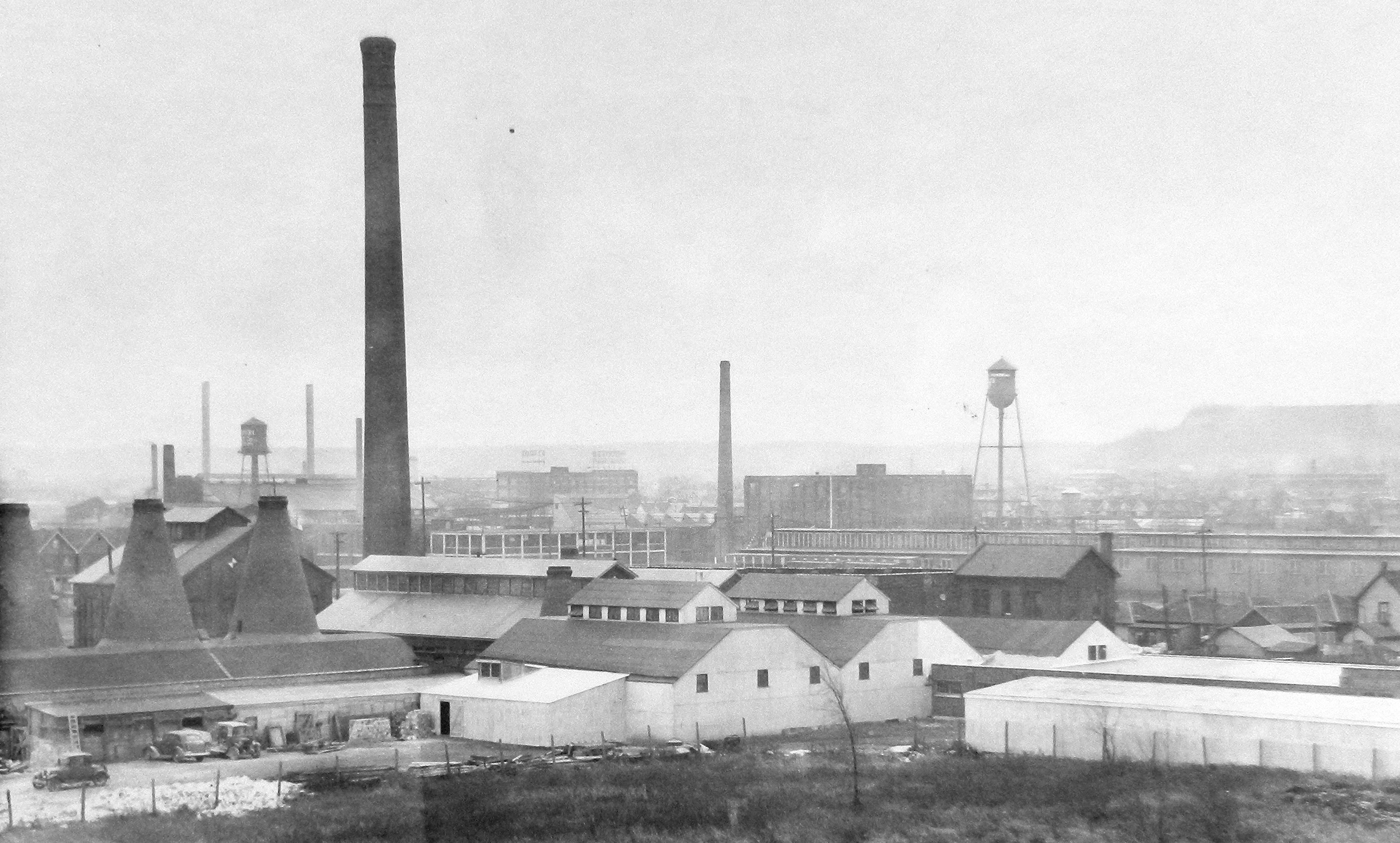 Photo - 1936 Sovereign Potteries Hamilton, Ont